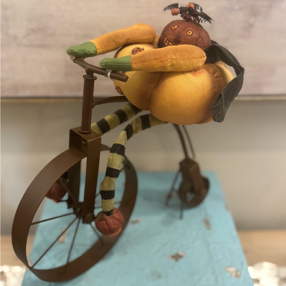 🎃Halloween Decor🎃 Includes a Pumpkin Doll on Bicycle and a standing Pumpkin Man - Picture 10 of 14